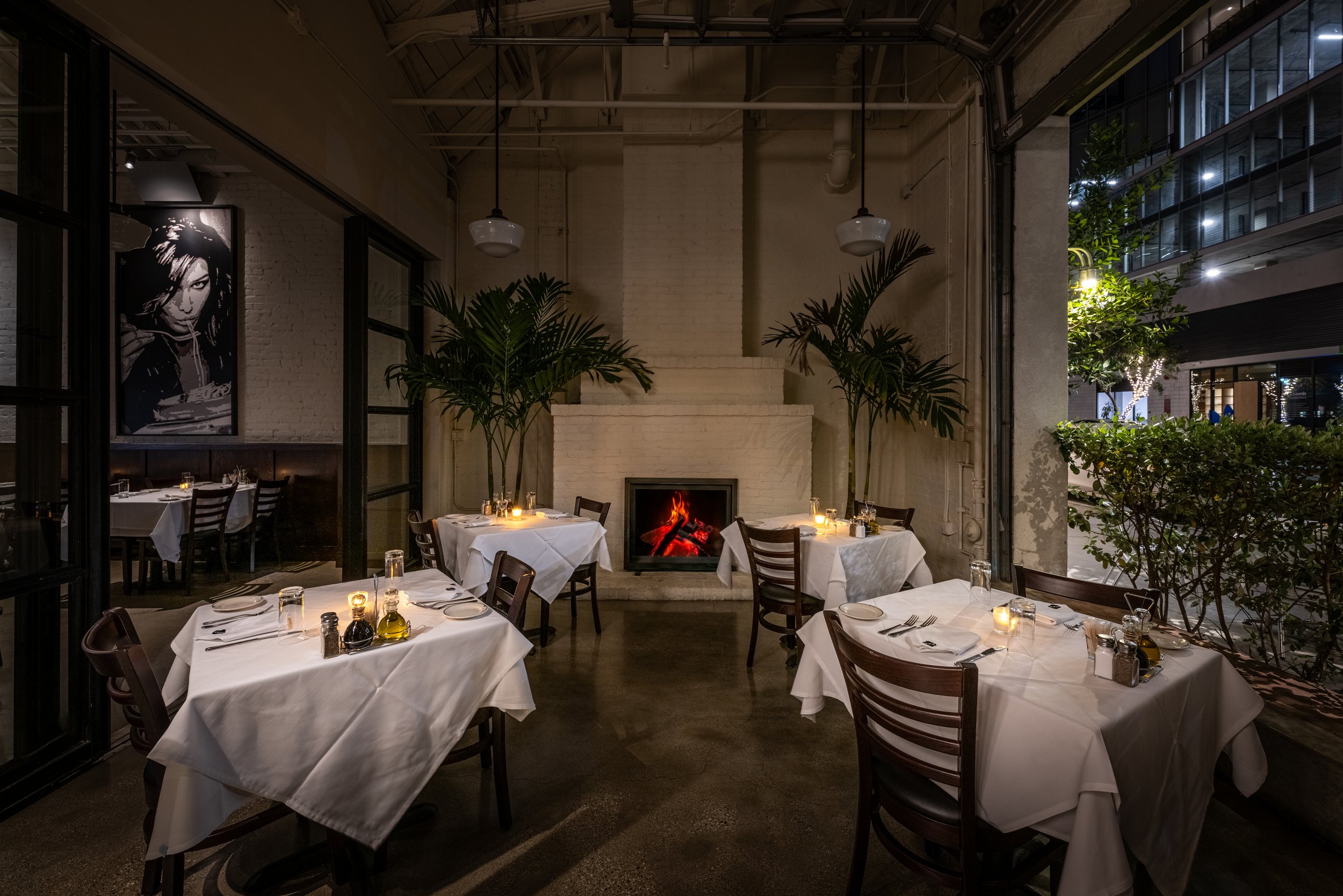Tre Lune Hollywood Dining Room